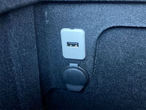 Used 2012 GMC Yukon SLT w/ SLT Chrome Package image 29