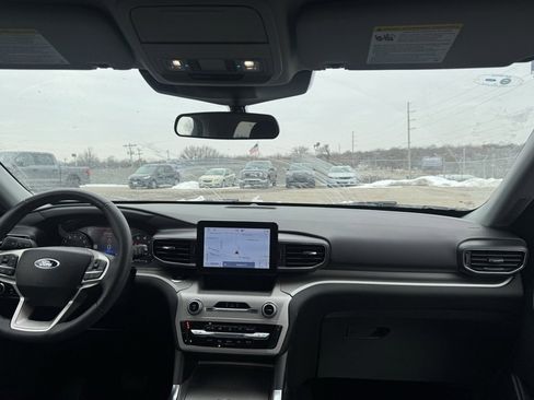 Used 2024 Ford Explorer XLT w/ Equipment Group 202A image 10