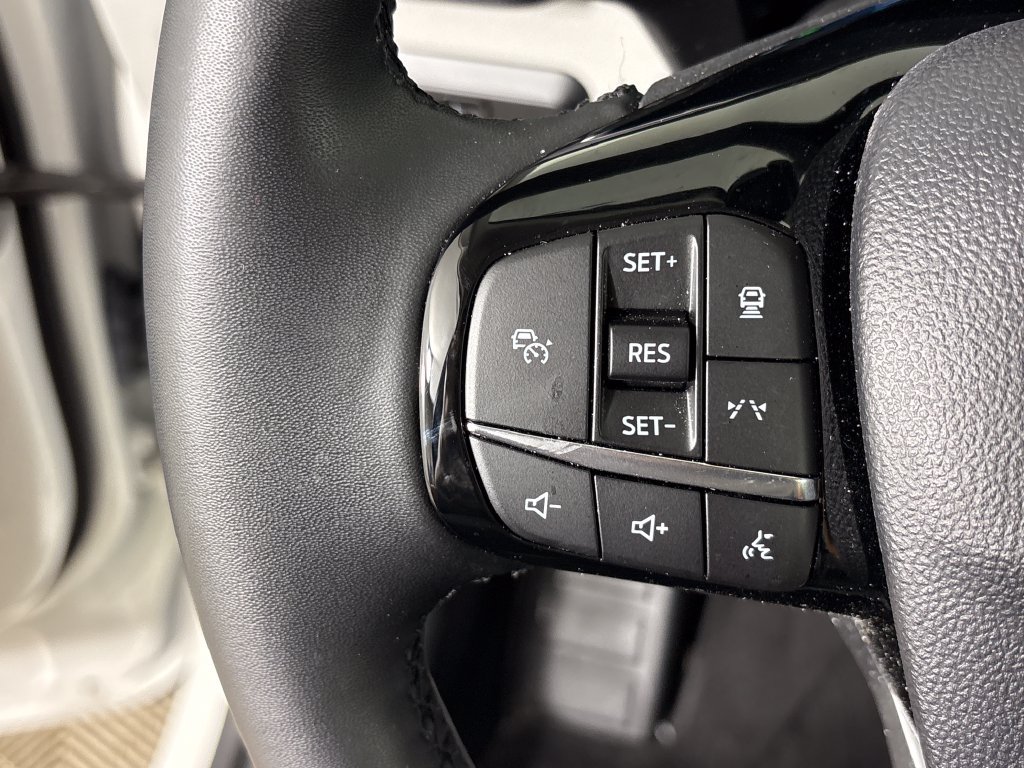 Certified 2025 Ford Escape SE w/ PHEV Premium Package FWD image 18