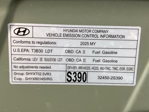 Used 2025 Hyundai Santa Cruz SE FWD image 20