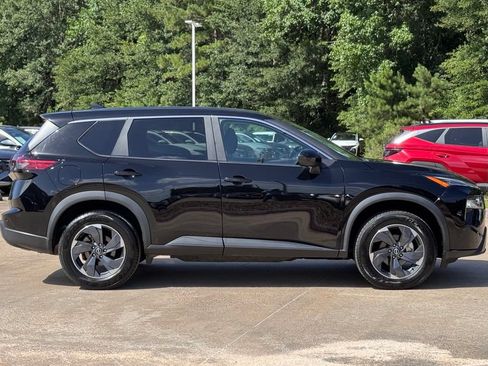Used 2024 Nissan Rogue SV FWD image 10