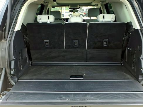 Used 2025 Ford Expedition Platinum AWD/4WD image 23