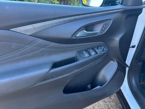 Used 2025 Buick Envista Sport Touring image 20