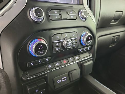 Used 2022 GMC Sierra 1500 SLT image 25