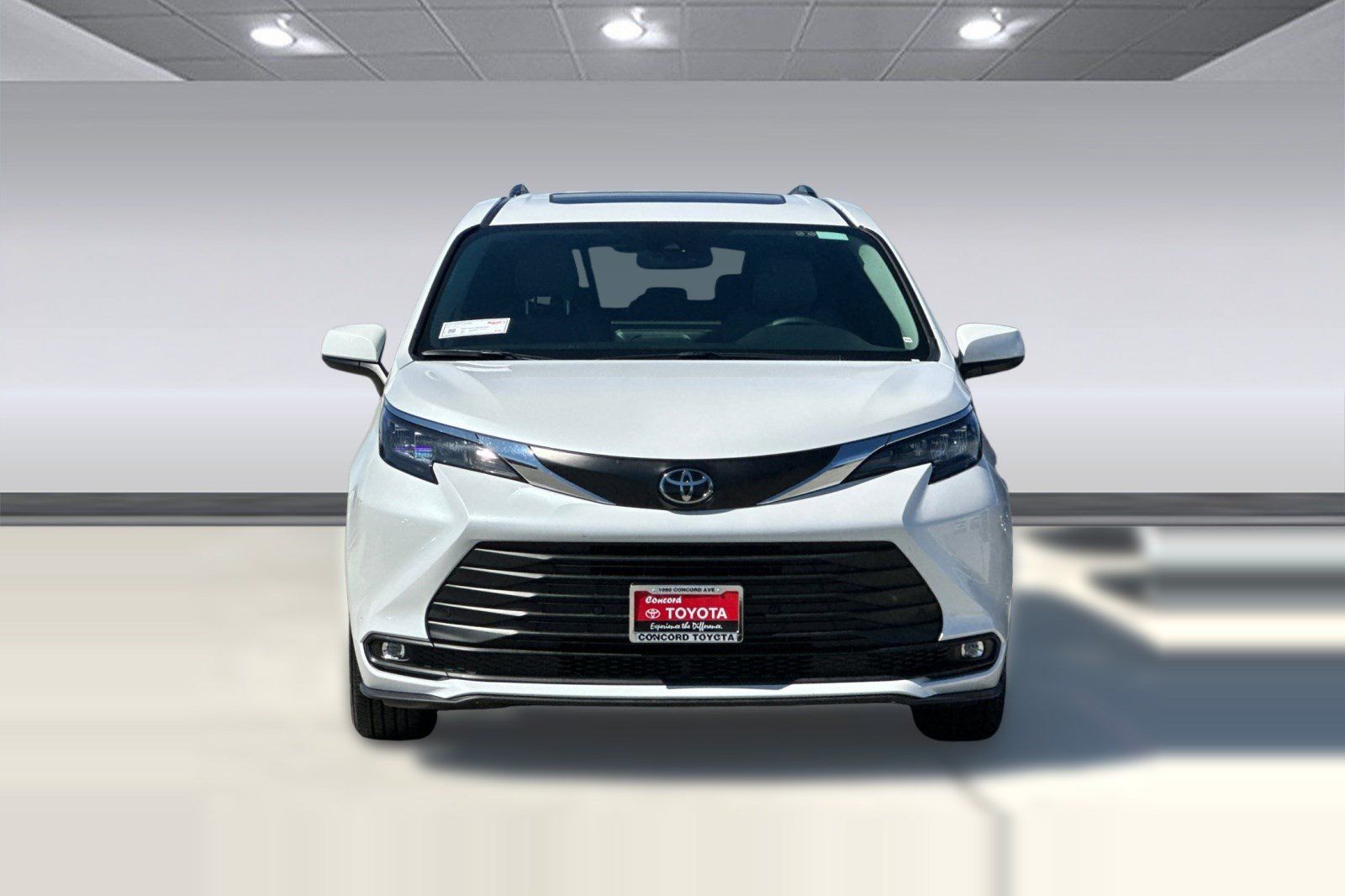 Used 2026 Toyota Sienna XLE FWD image 6