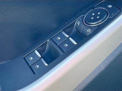 Used 2022 Ford Explorer XLT w/ Equipment Group 202A image 17