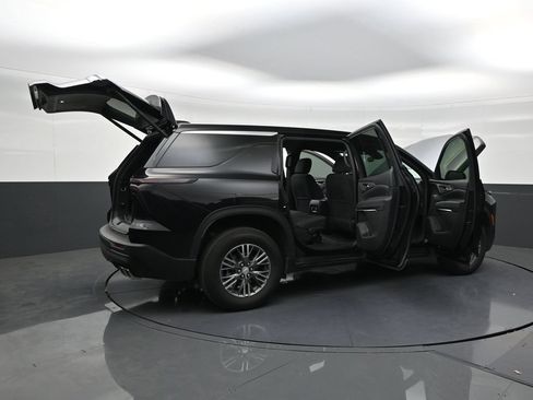 Used 2024 Chevrolet Traverse LS FWD image 20