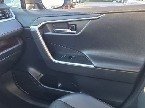 Used 2022 Toyota RAV4 Limited FWD image 28