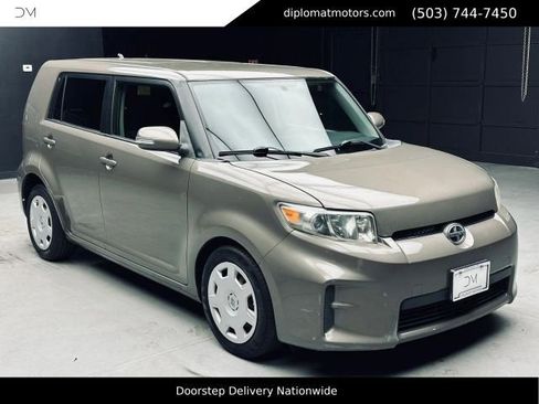 Used 2012 Scion xB FWD image 9