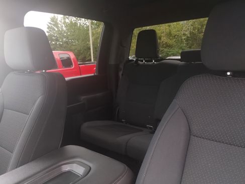 Used 2020 Chevrolet Silverado 2500 Custom w/ Custom Value Package image 14