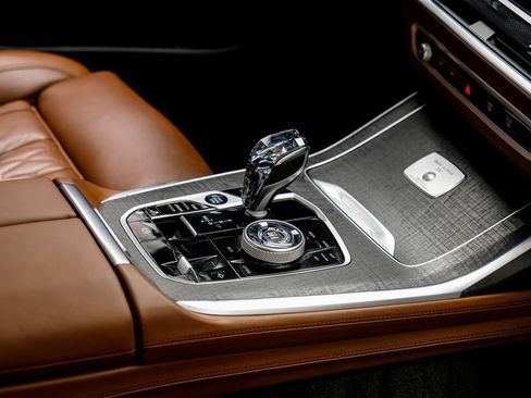 Used 2025 BMW ALPINA XB7 AWD/4WD image 32
