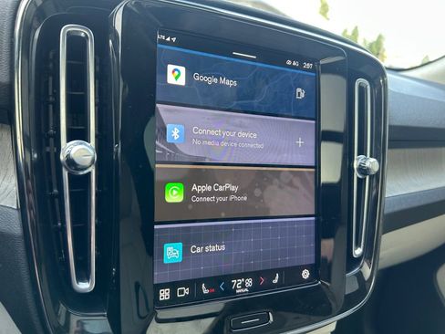 Used 2023 Volvo XC40 B5 Plus image 36