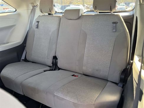 Used 2024 Toyota Sienna LE image 16