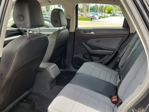 Used 2026 Volkswagen Jetta SE FWD image 8