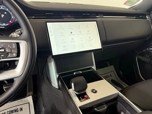 New 2025 Land Rover Range Rover Long Wheelbase SE image 37