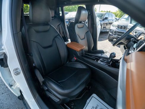 Used 2025 Jeep Compass Limited AWD/4WD image 24