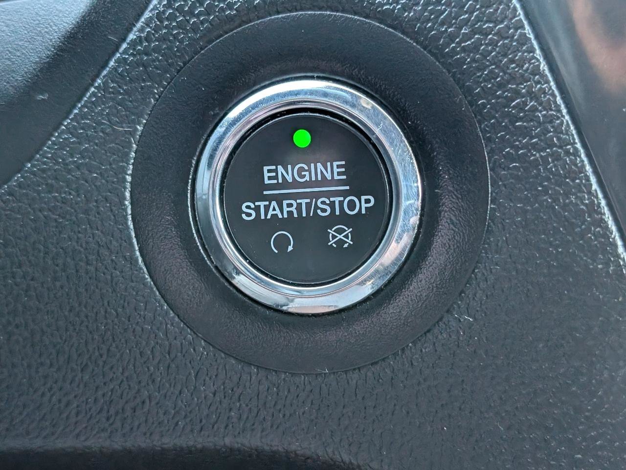 Used 2019 Ford Explorer XLT w/ Equipment Group 202A FWD image 17