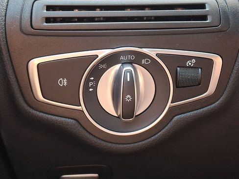 Used 2021 Mercedes-Benz GLC 300 4MATIC w/ Premium Package image 25