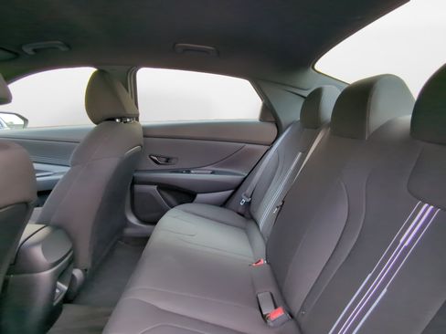 Certified 2025 Hyundai Elantra Sport FWD image 15