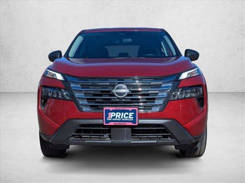 Used 2025 Nissan Rogue S image 2