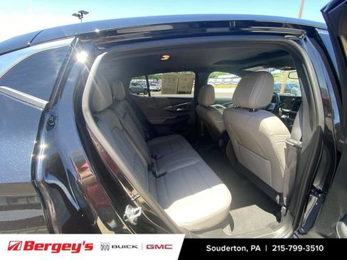 Certified 2025 Buick Envista Sport Touring FWD image 30