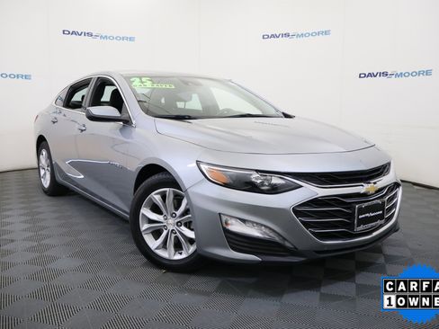 Used 2025 Chevrolet Malibu LT FWD image 2