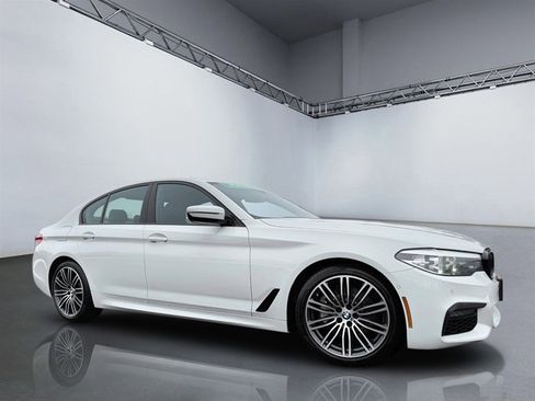 Used 2020 BMW 530i xDrive w/ M Sport Package image 11