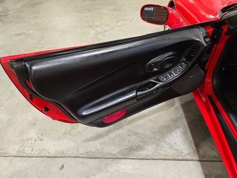 Used 2001 Chevrolet Corvette Convertible w/ Preferred Equipment Group2 image 9