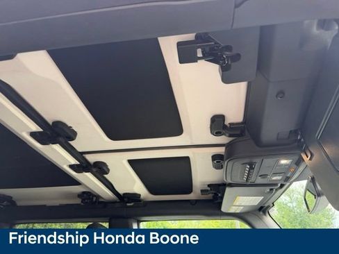 Used 2025 Ford Bronco Badlands AWD/4WD image 46