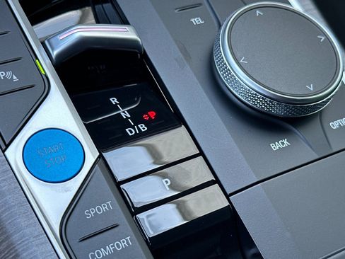 Used 2025 BMW i4 eDrive40 w/ Driving Assistance Package image 27