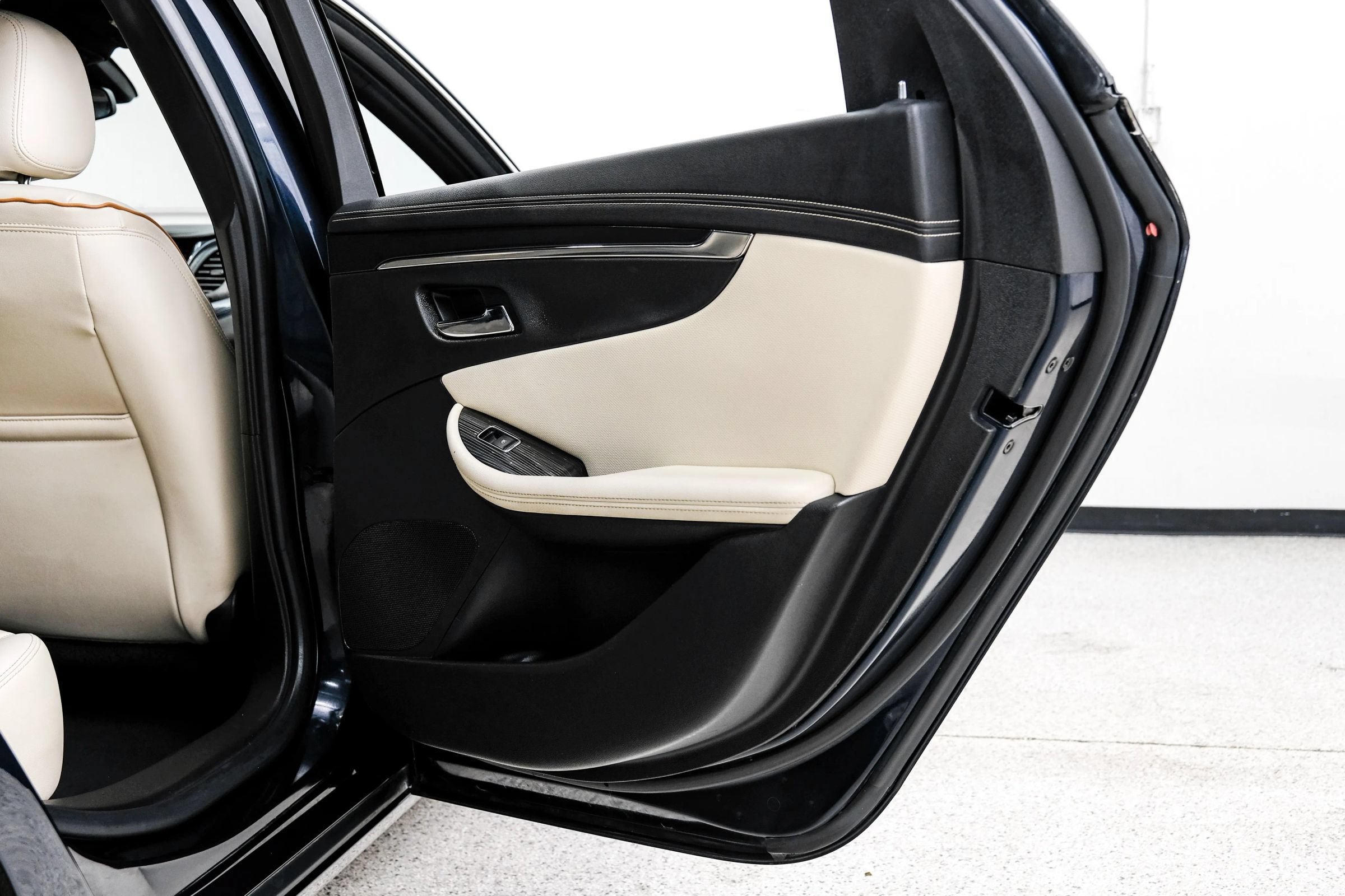 Used 2018 Chevrolet Impala Premier FWD image 53