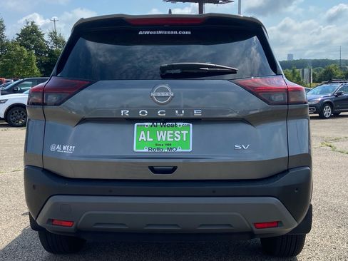 Used 2023 Nissan Rogue SV FWD image 4