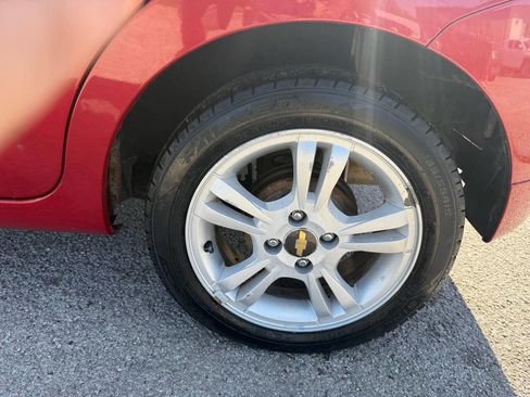 Used 2010 Chevrolet Aveo5 LT image 14