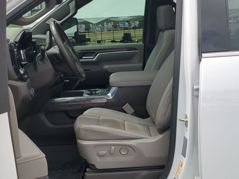 Used 2025 Chevrolet Silverado 3500 LTZ AWD/4WD image 12