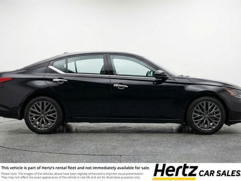 Used 2025 Nissan Altima 2.5 SV image 11