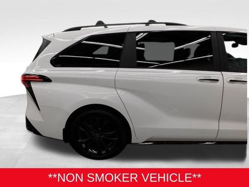 Used 2025 Toyota Sienna XSE image 19