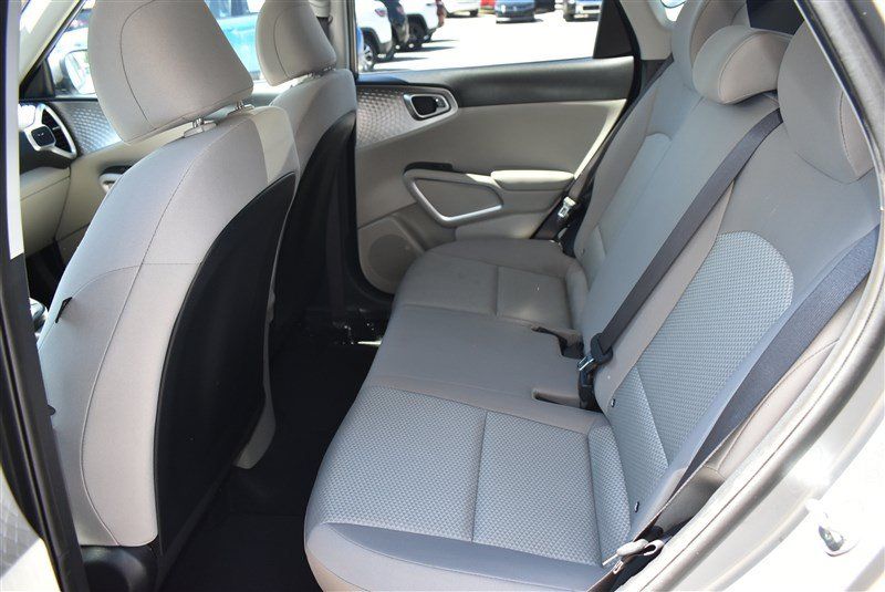 Used 2025 Kia Soul LX w/ LX Technology Package FWD image 22