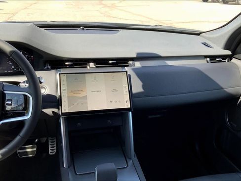 New 2025 Land Rover Discovery Sport Dynamic SE image 6