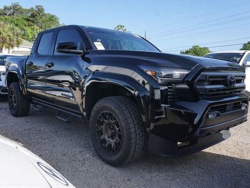 Used 2025 Toyota Tacoma SR5 image 2