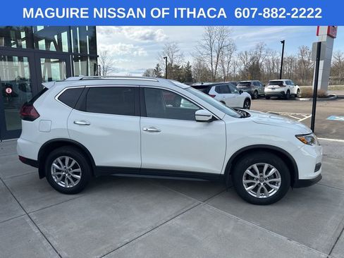 Used 2019 Nissan Rogue SV image 4
