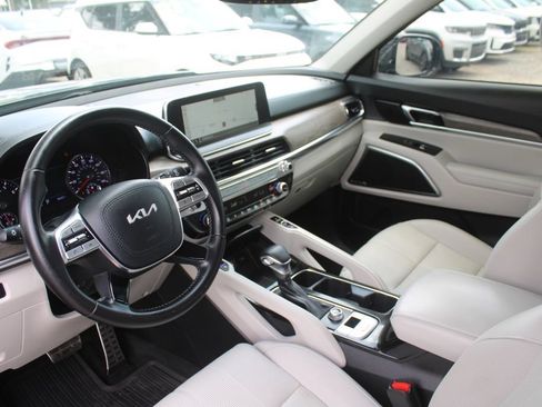 Used 2022 Kia Telluride SX w/ Towing Package FWD image 24