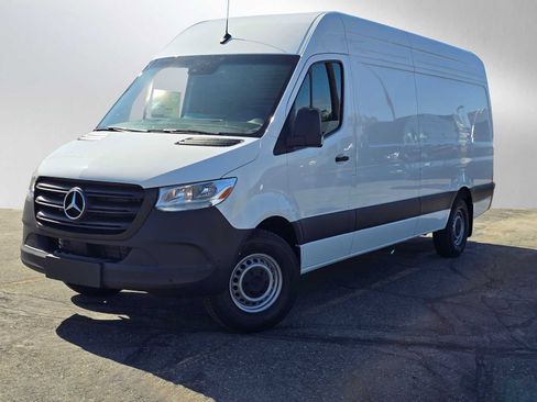 Used 2024 Mercedes-Benz Sprinter 2500 image 7