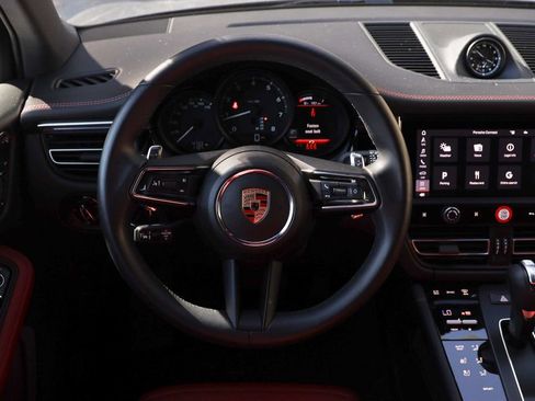 Used 2025 Porsche Macan image 26