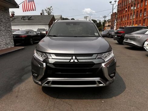 Used 2022 Mitsubishi Outlander 4WD Plug-In Hybrid image 2