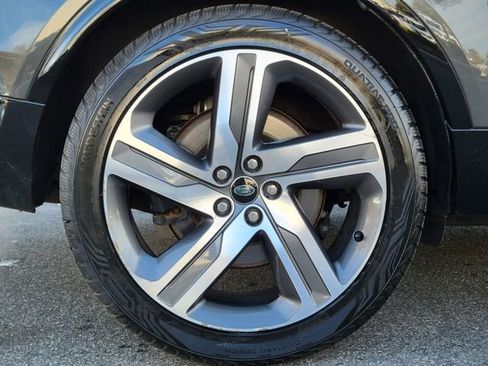 Used 2023 Land Rover Discovery Metropolitan Edition image 23