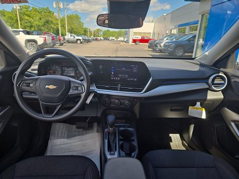 Certified 2024 Chevrolet Trax LS w/ LS Convenience Package FWD image 18