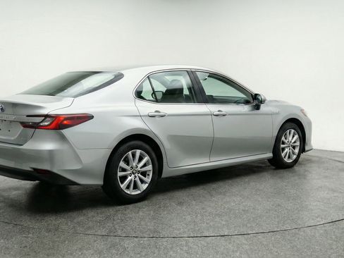 Used 2025 Toyota Camry LE image 9