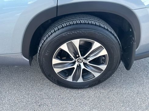 Used 2022 Toyota Highlander XLE image 44