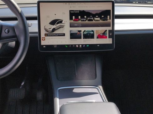 Used 2023 Tesla Model Y AWD image 29