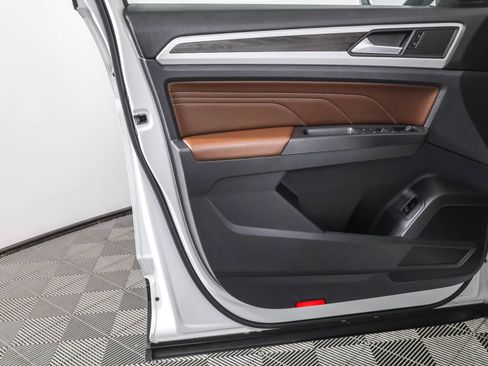 Used 2023 Volkswagen Atlas SE image 31